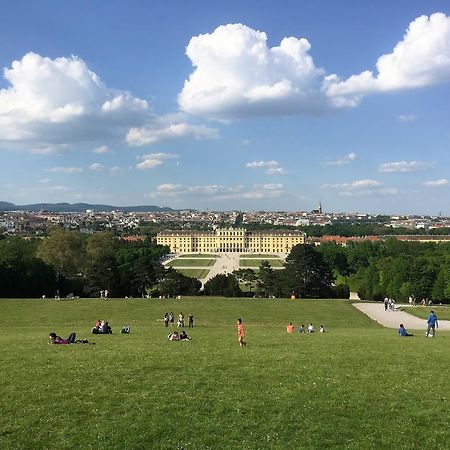3 Rooms Sunny Apartments-Schoenbrunn, 100M2 With Balcony Vienna Esterno foto